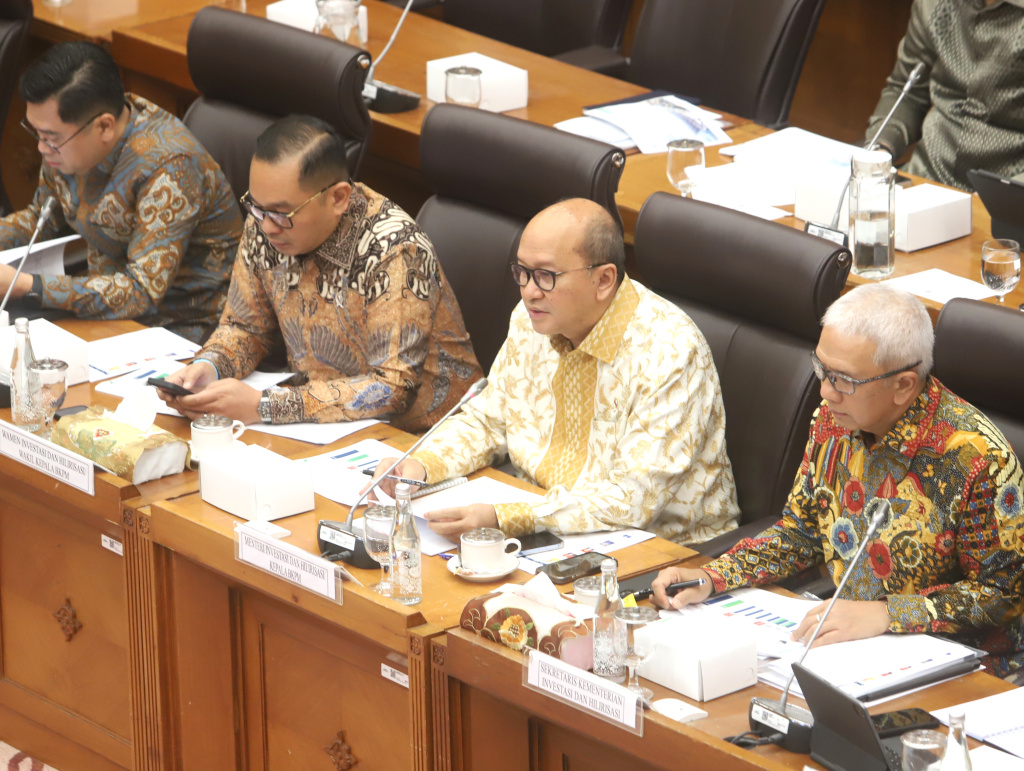 Komisi XII DPR gelar raker dengan Menteri Investasi dan Hilirisasi Rosan Roeslani membahas realisasi program kerja Triwulan I TA 2026 (Ashar/SinPo.id)