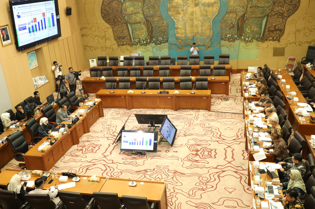 Komisi XII DPR gelar raker dengan Menteri Investasi dan Hilirisasi Rosan Roeslani membahas realisasi program kerja Triwulan I TA 2026 (Ashar/SinPo.id)