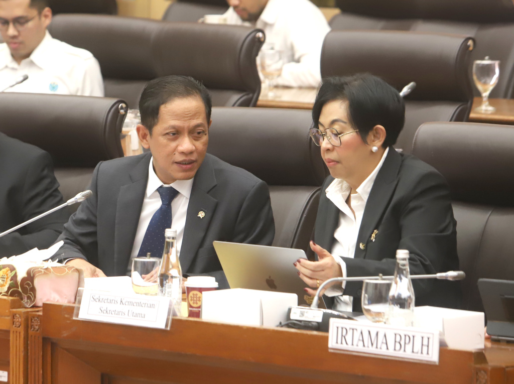 Komisi XII DPR menggelar raker dengan Menteri Lingkungan Hidup Hanif Faisol Nurofiq membahas Program Kerja Triwulan I TA 2026 (Ashar/SinPo.id)