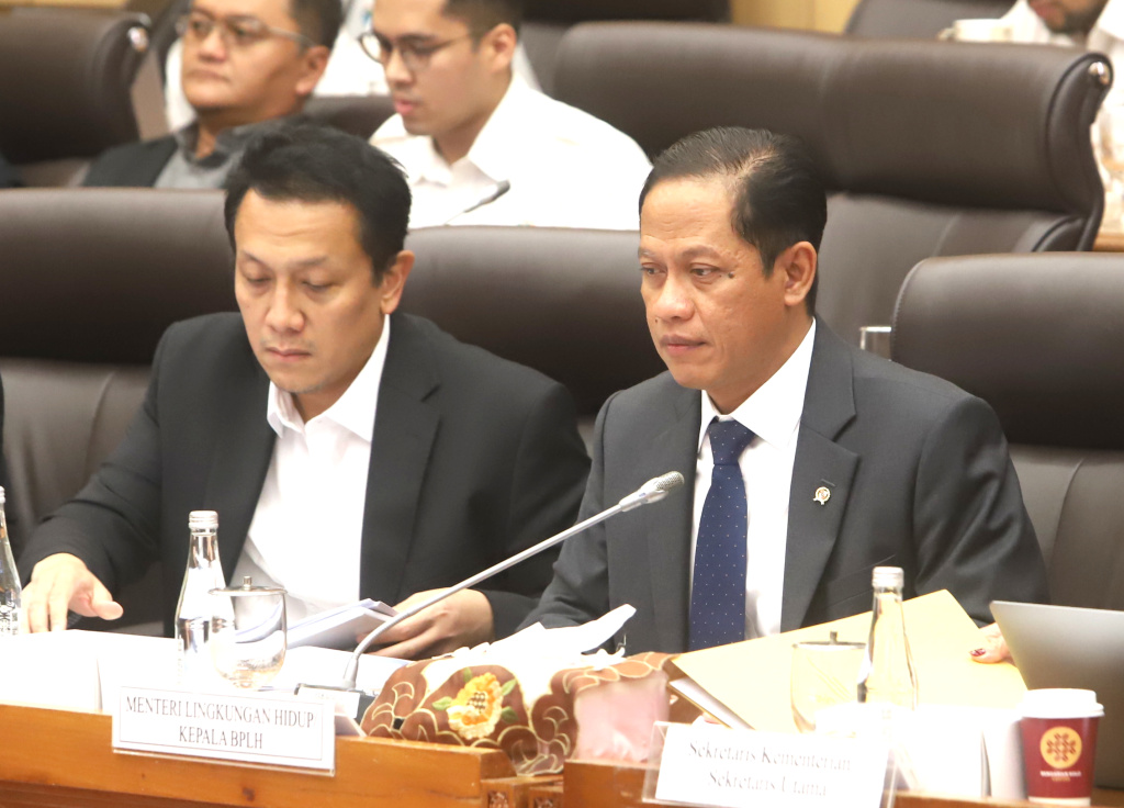 Komisi XII DPR menggelar raker dengan Menteri Lingkungan Hidup Hanif Faisol Nurofiq membahas Program Kerja Triwulan I TA 2026 (Ashar/SinPo.id)