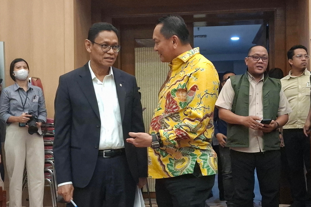 Komisi XII DPR menggelar raker dengan Wamen ESDM Yuliot Tanjung membahas penyesuaian wilayah ijin pertambangan (Ashar/SinPo.id)
