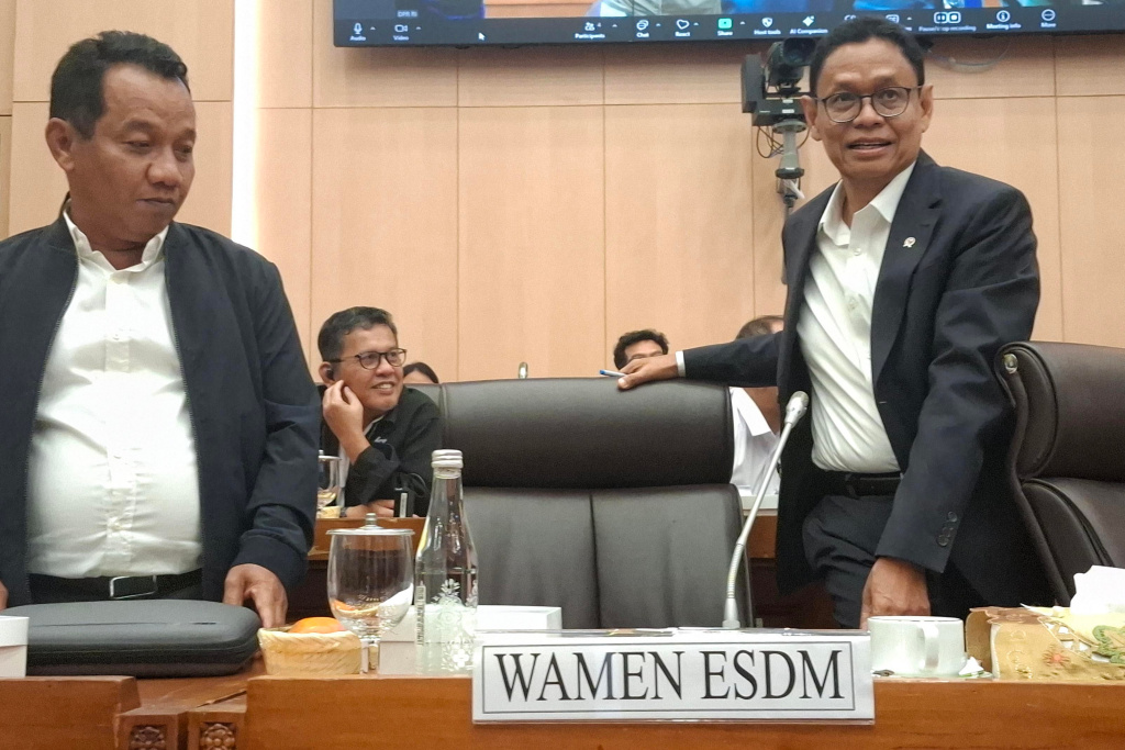 Komisi XII DPR menggelar raker dengan Wamen ESDM Yuliot Tanjung membahas penyesuaian wilayah ijin pertambangan (Ashar/SinPo.id)