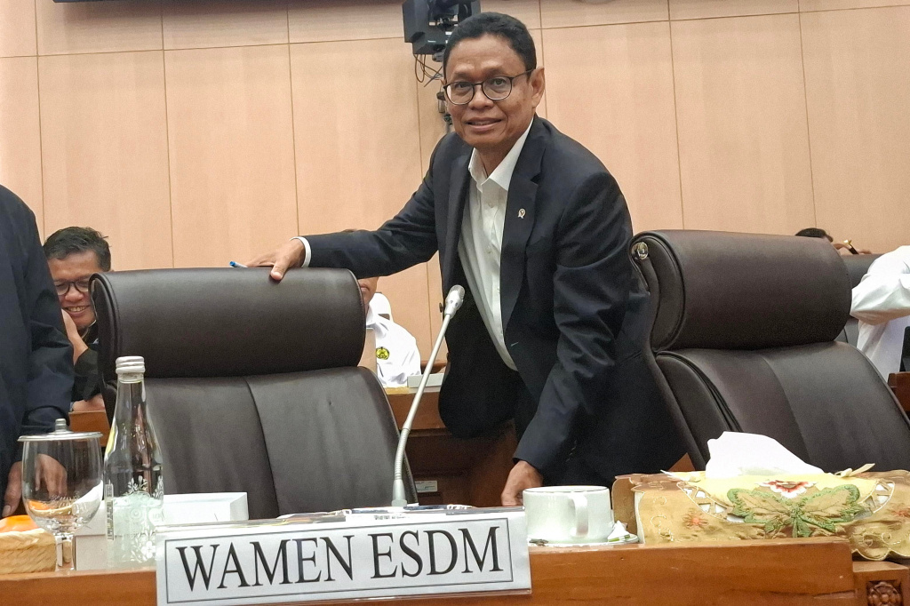 Komisi XII DPR menggelar raker dengan Wamen ESDM Yuliot Tanjung membahas penyesuaian wilayah ijin pertambangan (Ashar/SinPo.id)