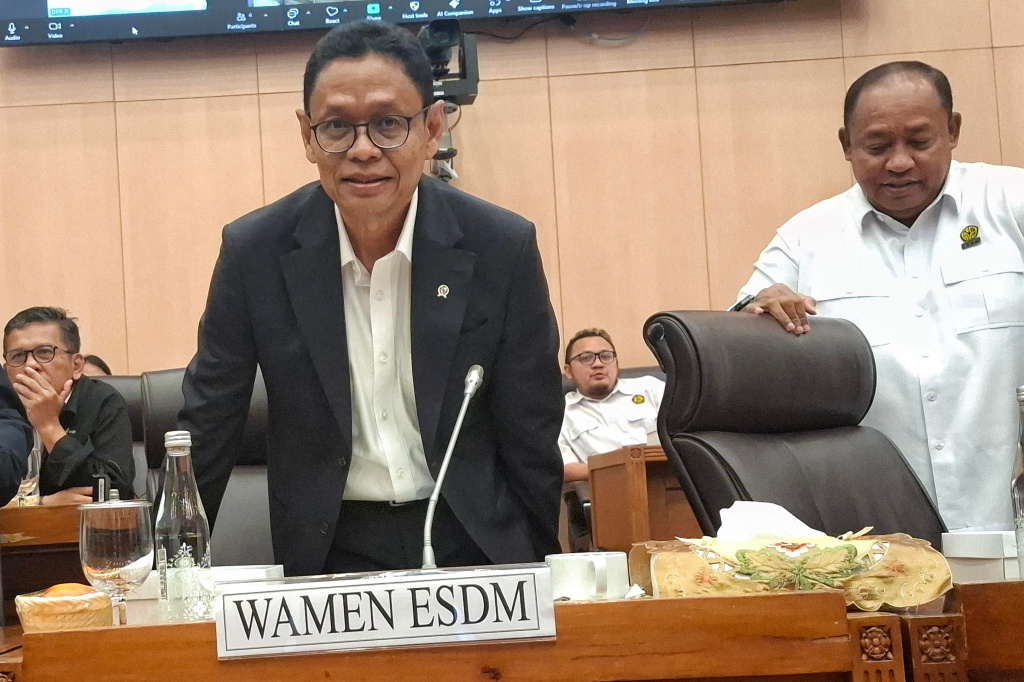 Komisi XII DPR menggelar raker dengan Wamen ESDM Yuliot Tanjung membahas penyesuaian wilayah ijin pertambangan (Ashar/SinPo.id)