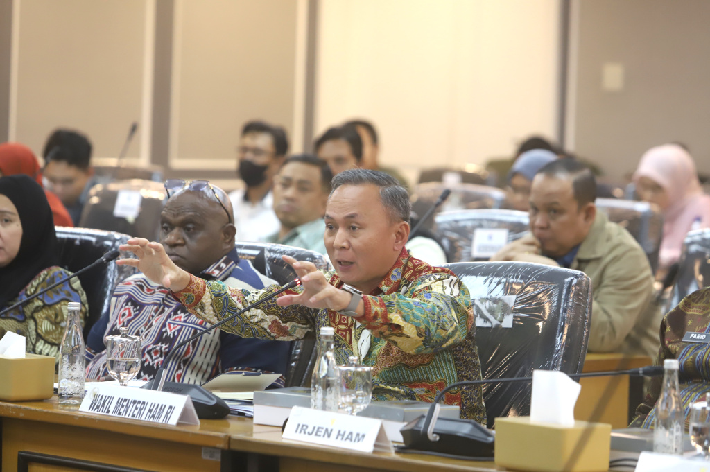 Komisi XIII DPR menggelar raker dengan Menteri HAM Natalius Pigai membahas anggaran tahun 2027 (Ashar/SinPo.id)