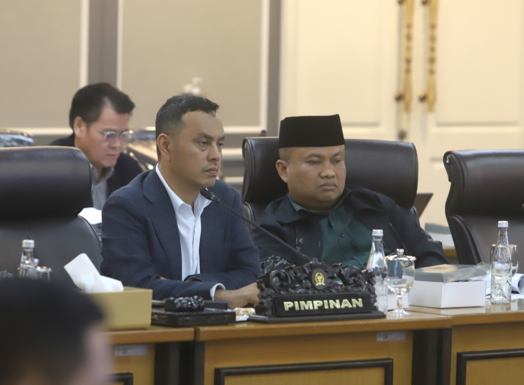 Komisi XIII DPR menggelar raker dengan Menteri HAM Natalius Pigai membahas anggaran tahun 2027 (Ashar/SinPo.id)