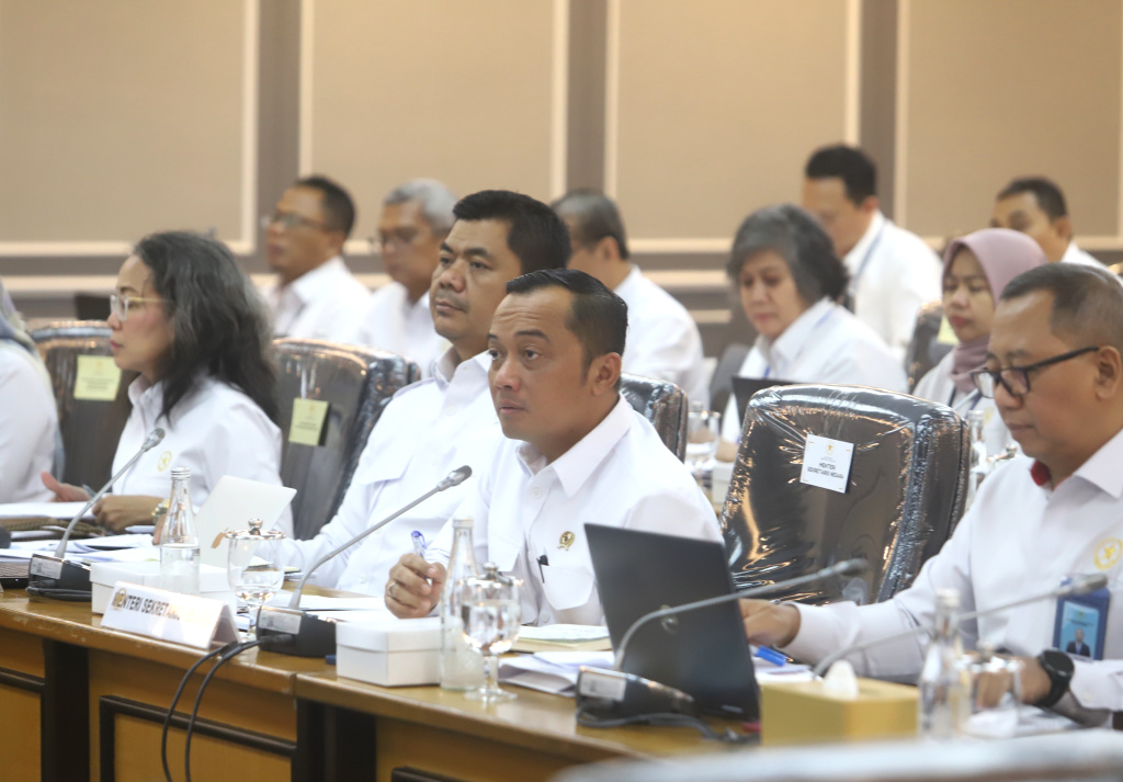 Komisi XIII DPR menggelar raker dengan Mensesneg Prasetyo Hadi membahas program kerja dan anggaran tahun 2026 (Ashar/SinPo.id)