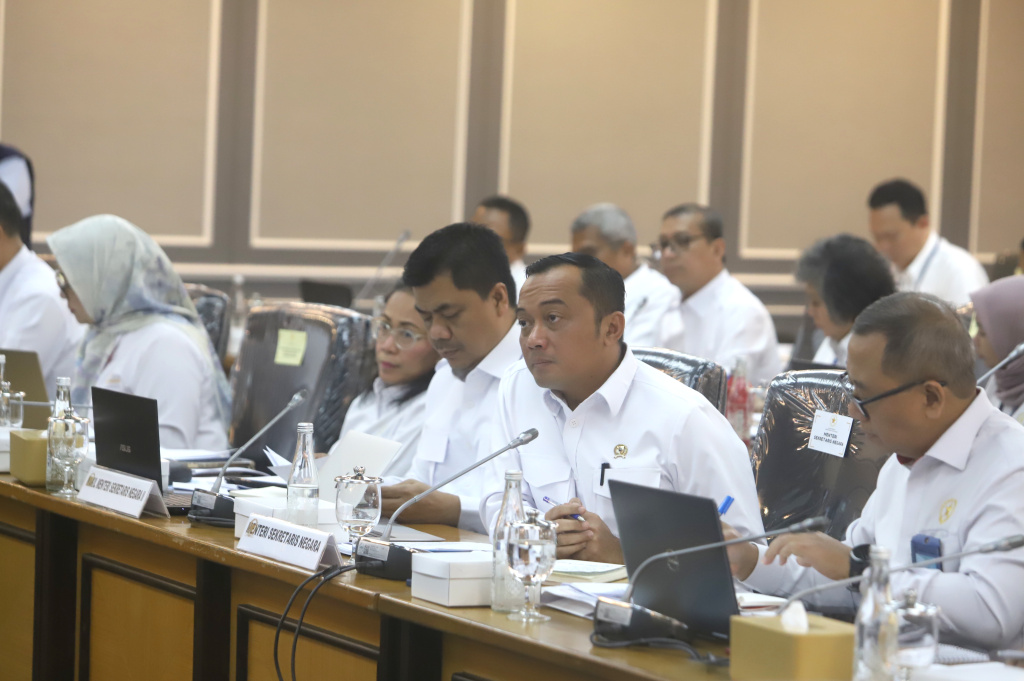 Komisi XIII DPR menggelar raker dengan Mensesneg Prasetyo Hadi membahas program kerja dan anggaran tahun 2026 (Ashar/SinPo.id)