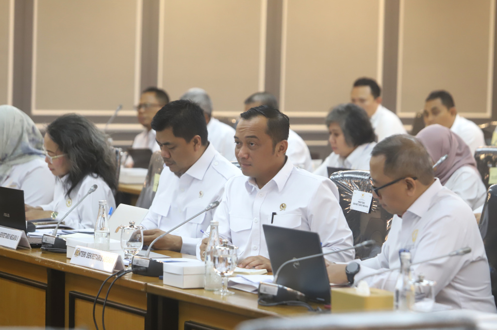 Komisi XIII DPR menggelar raker dengan Mensesneg Prasetyo Hadi membahas program kerja dan anggaran tahun 2026 (Ashar/SinPo.id)