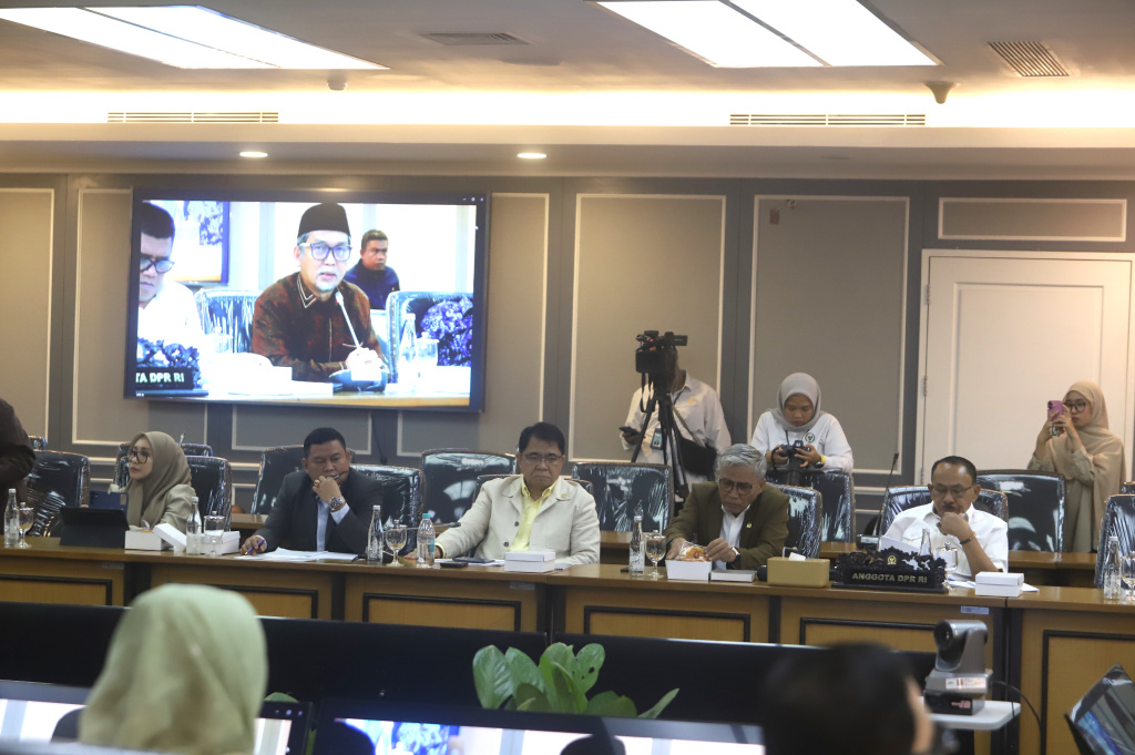 Komisi XIII DPR menggelar raker dengan Mensesneg Prasetyo Hadi membahas program kerja dan anggaran tahun 2026 (Ashar/SinPo.id)