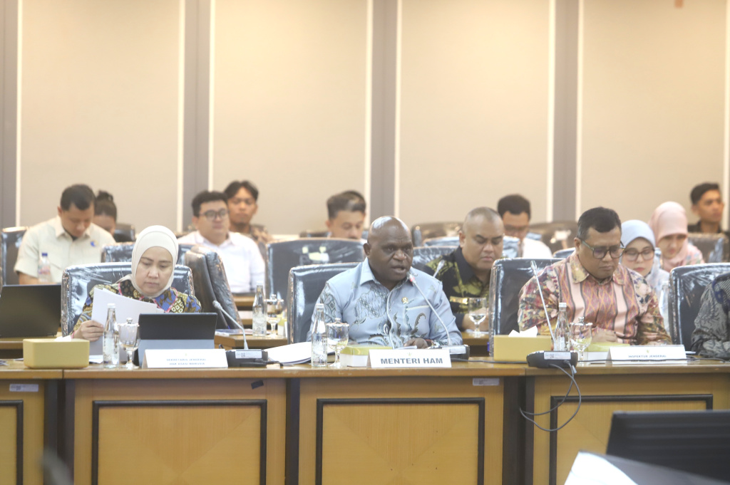 Komisi XIII DPR gelar raker dengan Menteri HAM Natalius Pigai membahas Optimalisasi P5HAM (Ashar/SinPo.id)