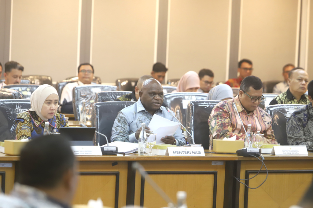 Komisi XIII DPR gelar raker dengan Menteri HAM Natalius Pigai membahas Optimalisasi P5HAM (Ashar/SinPo.id)