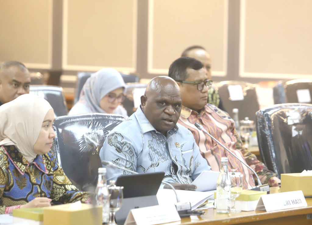 Komisi XIII DPR gelar raker dengan Menteri HAM Natalius Pigai membahas Optimalisasi P5HAM (Ashar/SinPo.id)