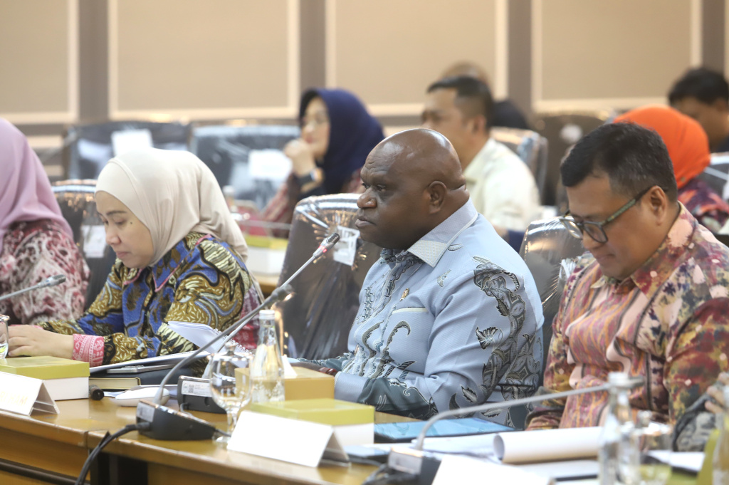 Komisi XIII DPR gelar raker dengan Menteri HAM Natalius Pigai membahas Optimalisasi P5HAM (Ashar/SinPo.id)
