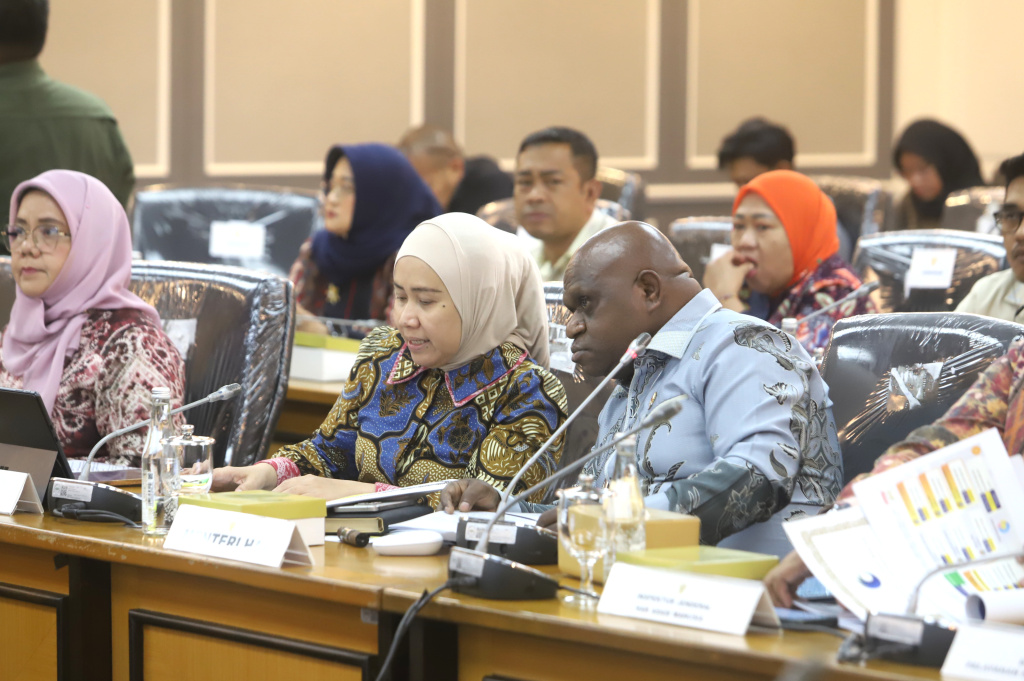 Komisi XIII DPR gelar raker dengan Menteri HAM Natalius Pigai membahas Optimalisasi P5HAM (Ashar/SinPo.id)