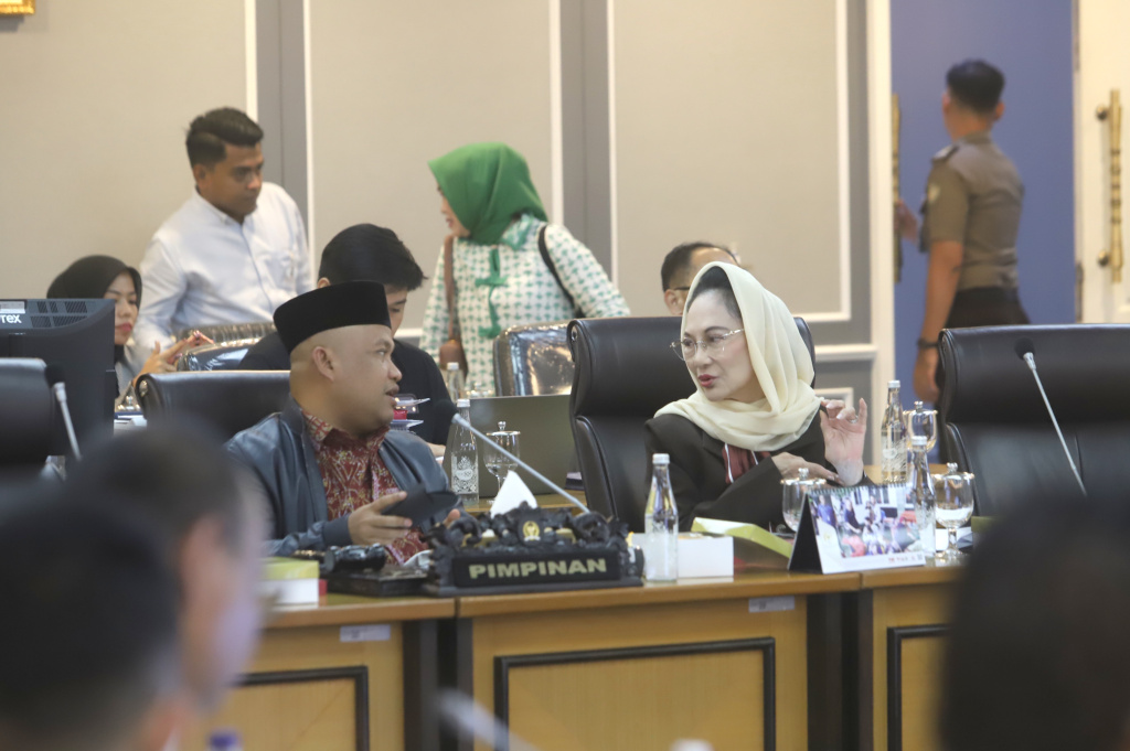 Komisi XIII DPR gelar raker dengan Menteri HAM Natalius Pigai membahas Optimalisasi P5HAM (Ashar/SinPo.id)