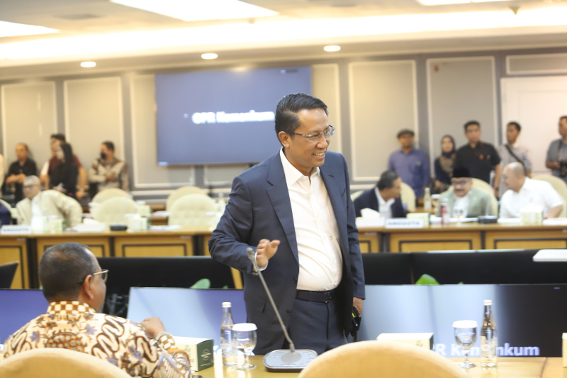 Komisi XIII DPR menggelar raker dengan Menteri Hukum Supratman Andi Agtas membahas program kerja Kementrian Hukum (Ashar/SinPo.id)