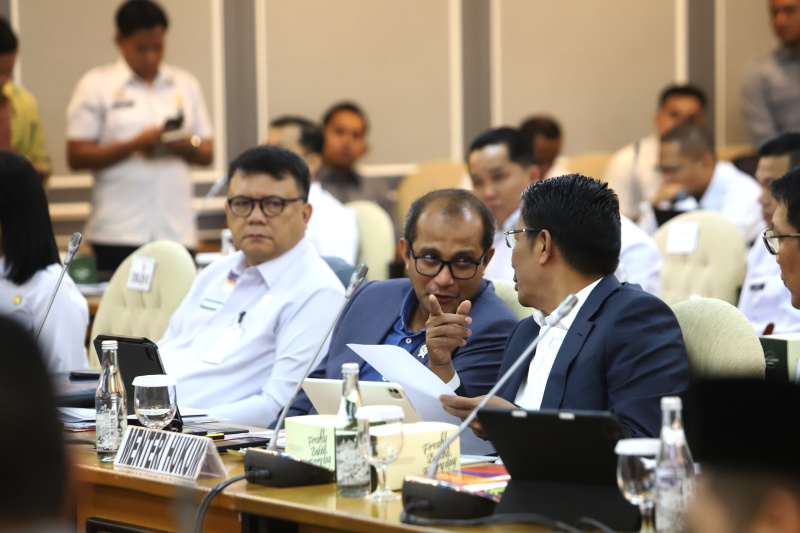 Komisi XIII DPR menggelar raker dengan Menteri Hukum Supratman Andi Agtas membahas program kerja Kementrian Hukum (Ashar/SinPo.id)