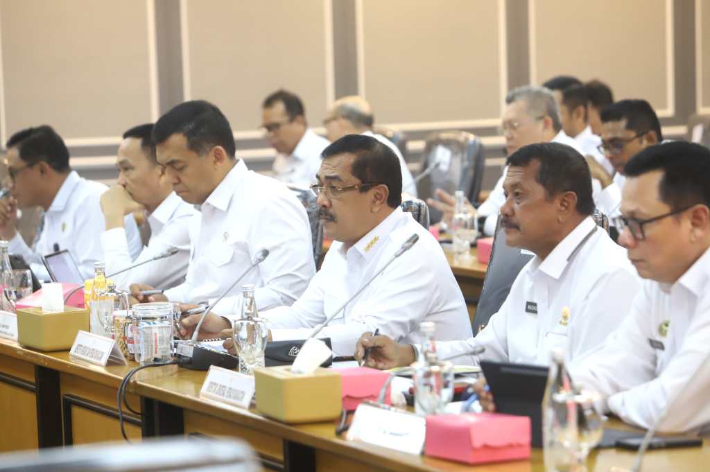 Komisi XIII DPR menggelar raker dengan Menteri Imigrasi dan Pemasyarakatan Agus Andrianto membahas Anggaran TA 2026 (Ashar/SinPo.id)