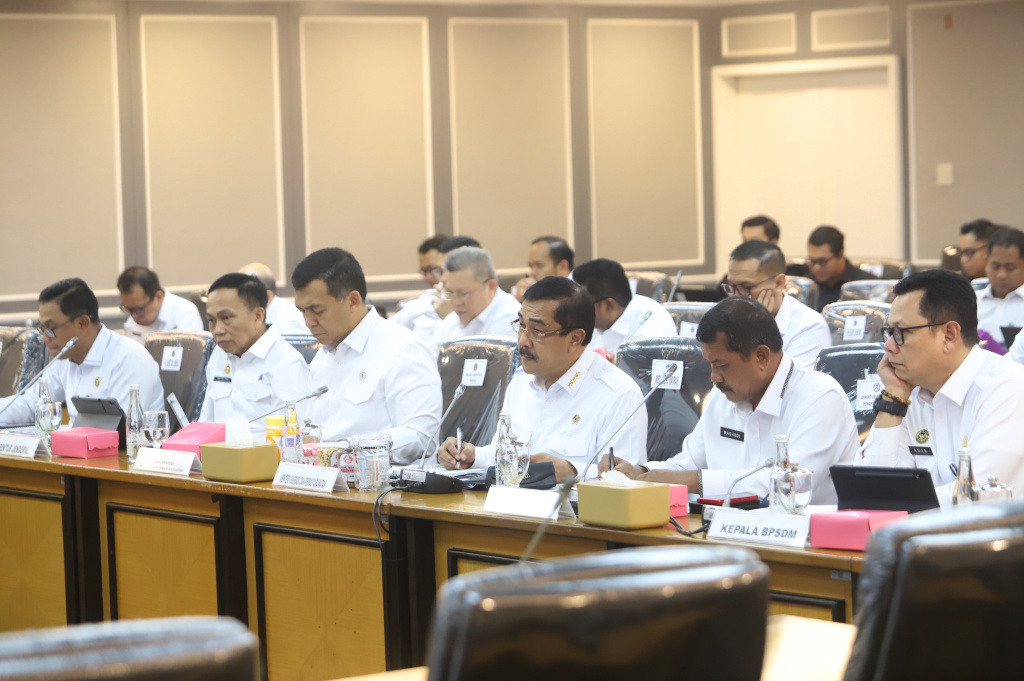 Komisi XIII DPR menggelar raker dengan Menteri Imigrasi dan Pemasyarakatan Agus Andrianto membahas Anggaran TA 2026 (Ashar/SinPo.id)