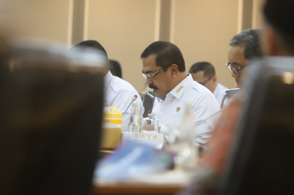 Komisi XII DPR menggelar raker dengan Menteri Imipas Agus Andrianto membahas KUHP dan KUHAP baru (Ashar/SinPo.id)