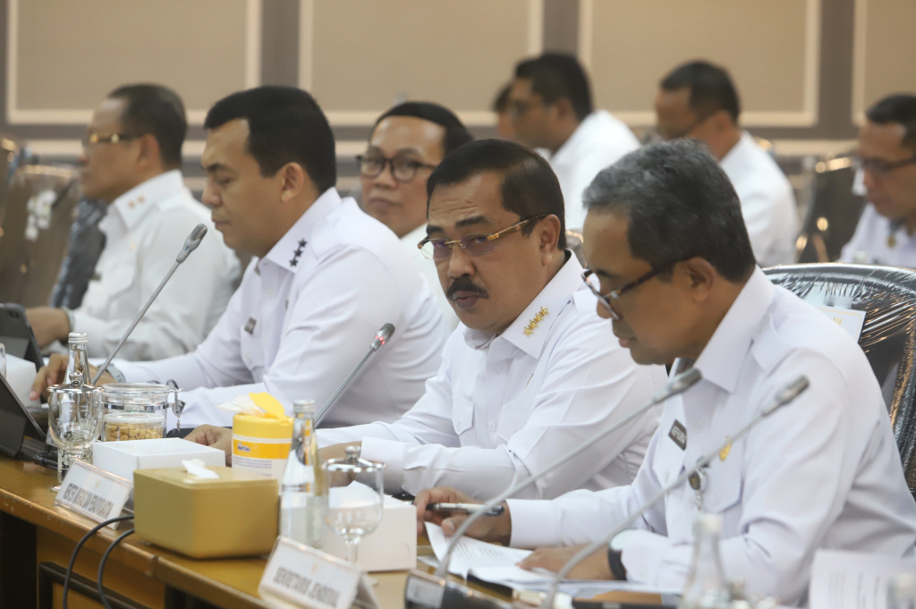 Komisi XII DPR menggelar raker dengan Menteri Imipas Agus Andrianto membahas KUHP dan KUHAP baru (Ashar/SinPo.id)