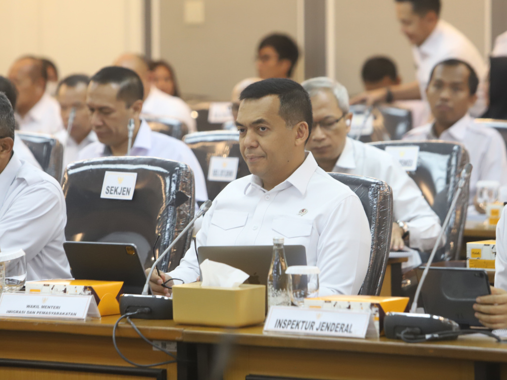 Komisi XIII DPR menggelar raker dengan Wamen Imipas Silmy Karim membahas laporan keuangan APBN TA 2024 (Ashar/SinPo.id)