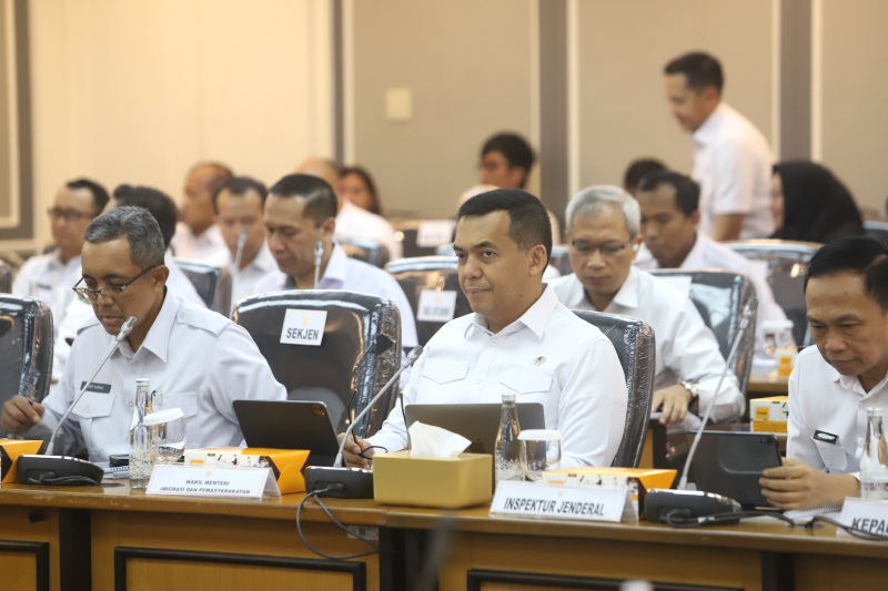 Komisi XIII DPR menggelar raker dengan Wamen Imipas Silmy Karim membahas laporan keuangan APBN TA 2024 (Ashar/SinPo.id)