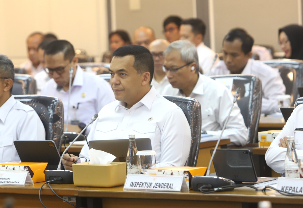 Komisi XIII DPR menggelar raker dengan Wamen Imipas Silmy Karim membahas laporan keuangan APBN TA 2024 (Ashar/SinPo.id)