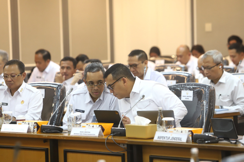 Komisi XIII DPR menggelar raker dengan Wamen Imipas Silmy Karim membahas laporan keuangan APBN TA 2024 (Ashar/SinPo.id)