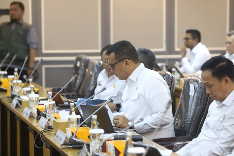 Komisi XIII DPR menggelar raker dengan Wamen Imipas Silmy Karim membahas laporan keuangan APBN TA 2024 (Ashar/SinPo.id)