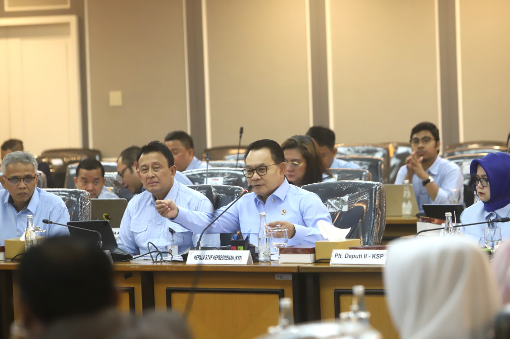 Komisi XIII DPR menggelar RDP dengan Kepala Staf Presiden (KSP) Dudung Abdurachman membahas penguatan kinerja KSP mendukung dan mengawal Program Prioritas Presiden (Ashar/SinPo.id)