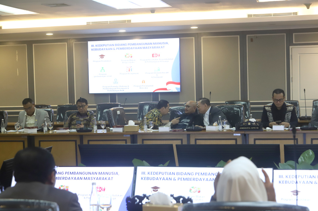 Komisi XIII DPR menggelar RDP dengan Kepala Staf Presiden (KSP) Dudung Abdurachman membahas penguatan kinerja KSP mendukung dan mengawal Program Prioritas Presiden (Ashar/SinPo.id)