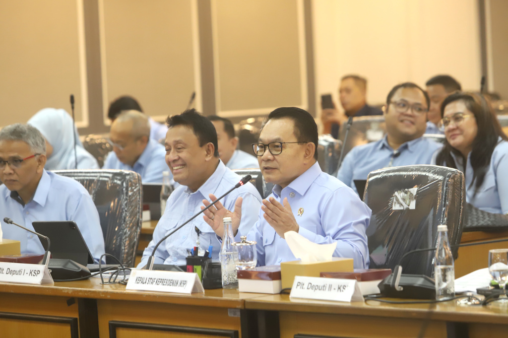Komisi XIII DPR menggelar RDP dengan Kepala Staf Presiden (KSP) Dudung Abdurachman membahas penguatan kinerja KSP mendukung dan mengawal Program Prioritas Presiden (Ashar/SinPo.id)