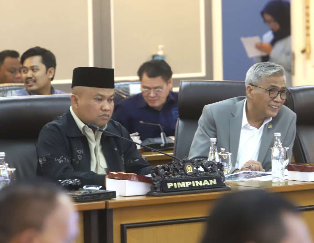 Komisi XIII DPR menggelar RDP dengan Kepala Staf Presiden (KSP) Dudung Abdurachman membahas penguatan kinerja KSP mendukung dan mengawal Program Prioritas Presiden (Ashar/SinPo.id)