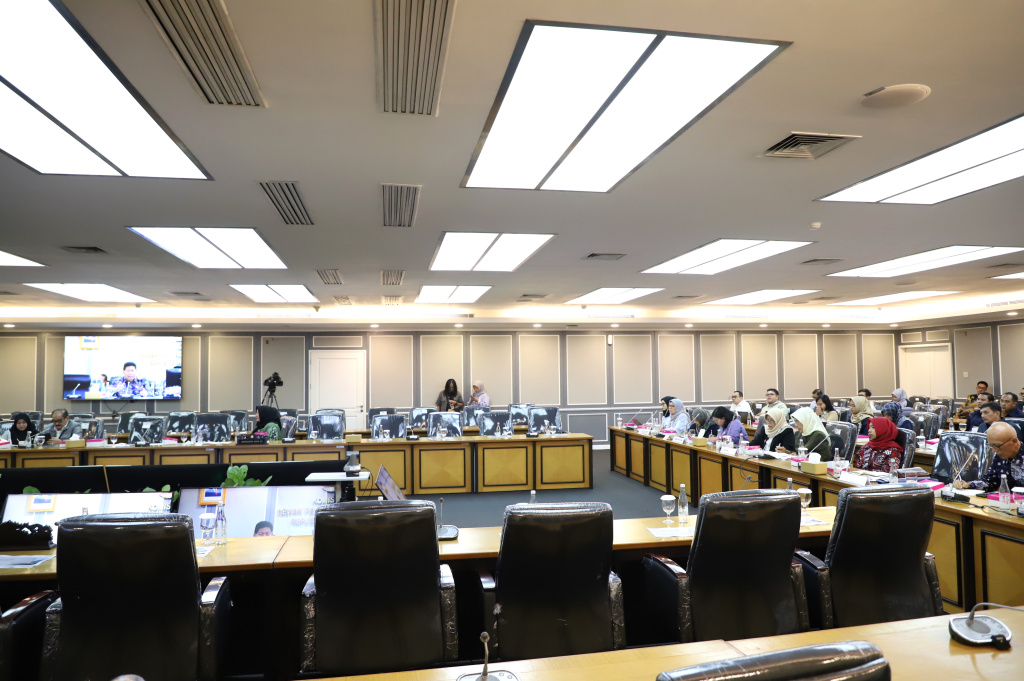 Komisi XIII DPR menggelar RDPU membahas kasus diplomat Kemenlu Arya Daru agar dibuka kembali kasusnya (Ashar/SinPo.id)