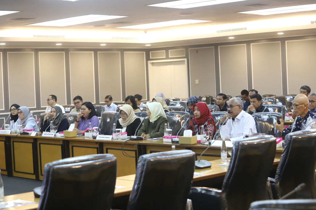 Komisi XIII DPR menggelar RDPU membahas kasus diplomat Kemenlu Arya Daru agar dibuka kembali kasusnya (Ashar/SinPo.id)