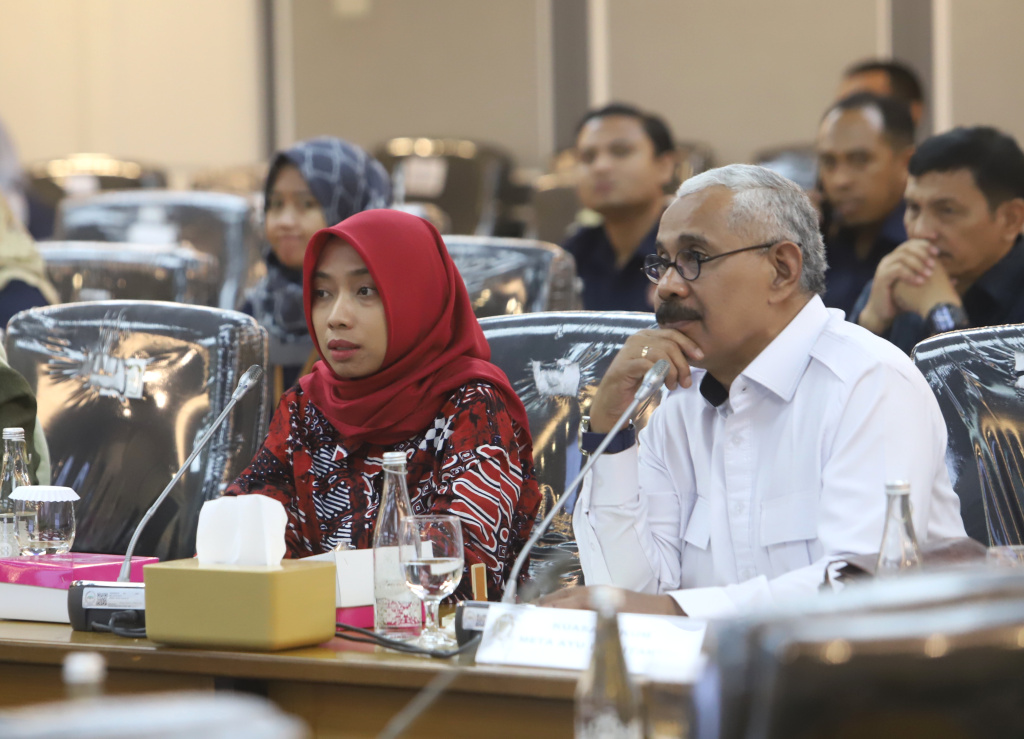 Komisi XIII DPR menggelar RDPU membahas kasus diplomat Kemenlu Arya Daru agar dibuka kembali kasusnya (Ashar/SinPo.id)