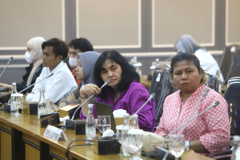 Komisi XIII DPR RDPU menerima audiensi Perhimpunan Jiwa Sehat Indonesia membahas pelanggaran HAM korban penyiksaan di panti-panti sosial (Ashar/SinPo.id)