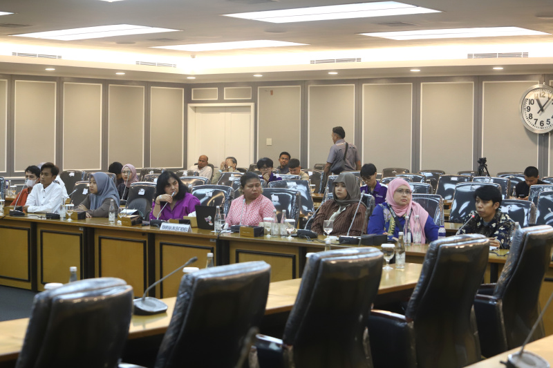 Komisi XIII DPR RDPU menerima audiensi Perhimpunan Jiwa Sehat Indonesia membahas pelanggaran HAM korban penyiksaan di panti-panti sosial (Ashar/SinPo.id)