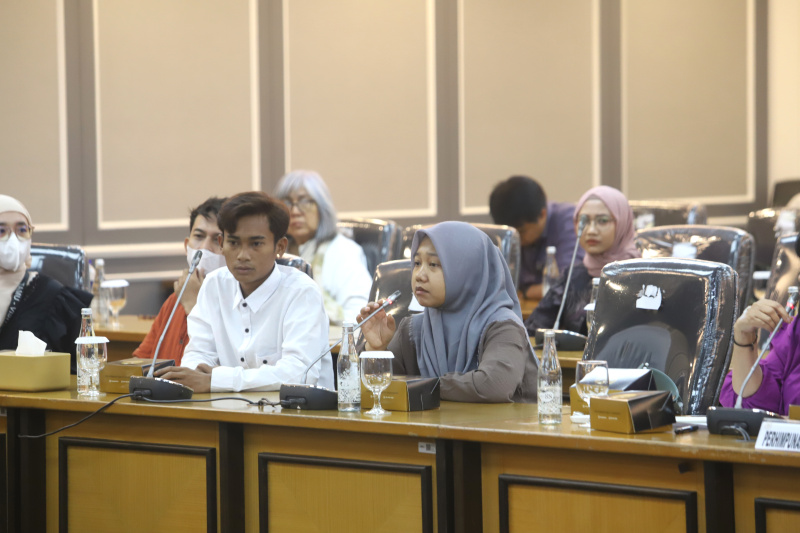 Komisi XIII DPR RDPU menerima audiensi Perhimpunan Jiwa Sehat Indonesia membahas pelanggaran HAM korban penyiksaan di panti-panti sosial (Ashar/SinPo.id)