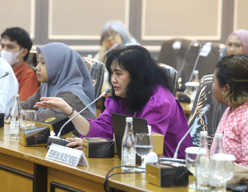 Komisi XIII DPR RDPU menerima audiensi Perhimpunan Jiwa Sehat Indonesia membahas pelanggaran HAM korban penyiksaan di panti-panti sosial (Ashar/SinPo.id)