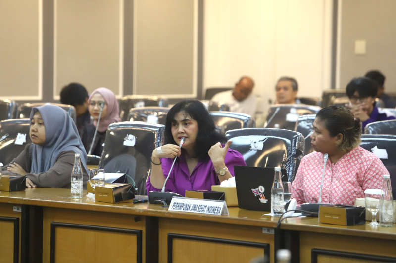 Komisi XIII DPR RDPU menerima audiensi Perhimpunan Jiwa Sehat Indonesia membahas pelanggaran HAM korban penyiksaan di panti-panti sosial (Ashar/SinPo.id)