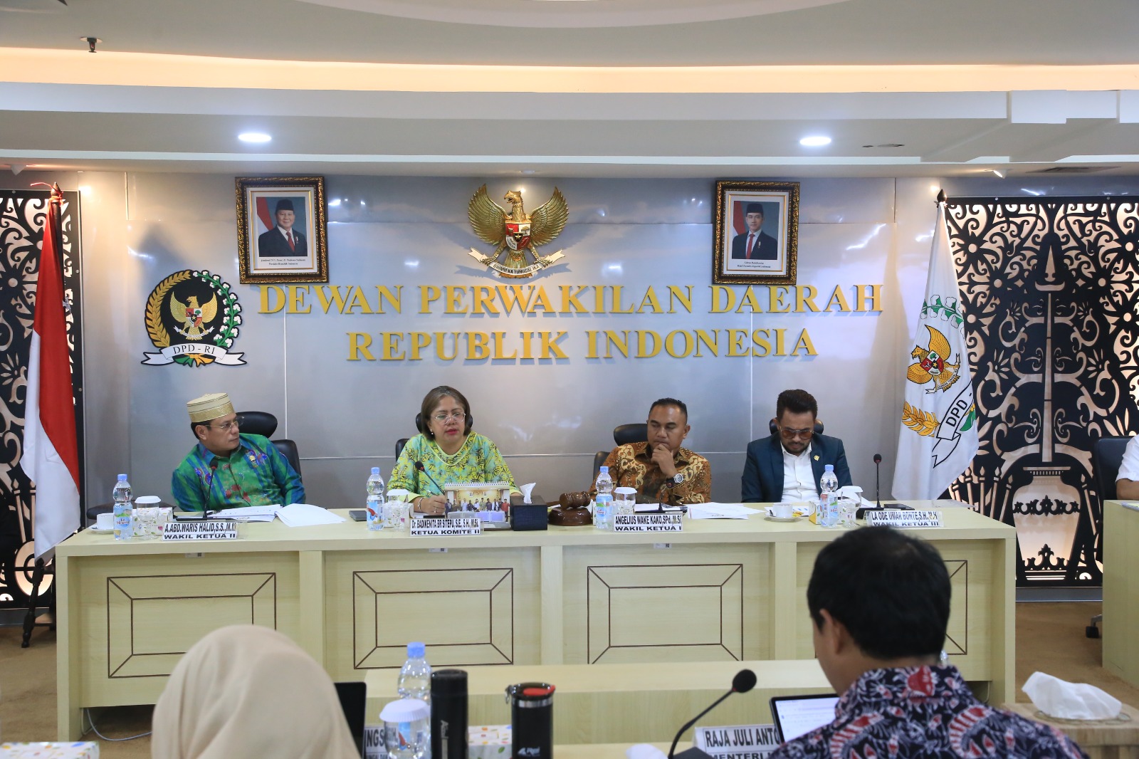 Komite II DPD menggelar raker dengan Menteri Kehutanan Raja Juli Antoni membahas pemulihan ekosistem konservasi hutan (Ashar/SinPo.id)