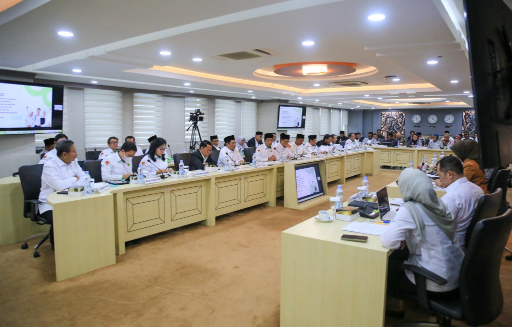 Komite III DPD gelar raker dengan Menteri Agama (Menag) Nasaruddin Umar membahar program kerja dan sertifikat guru madrasah swasta serta Kouta Haji (Ashar/SinPo.id)