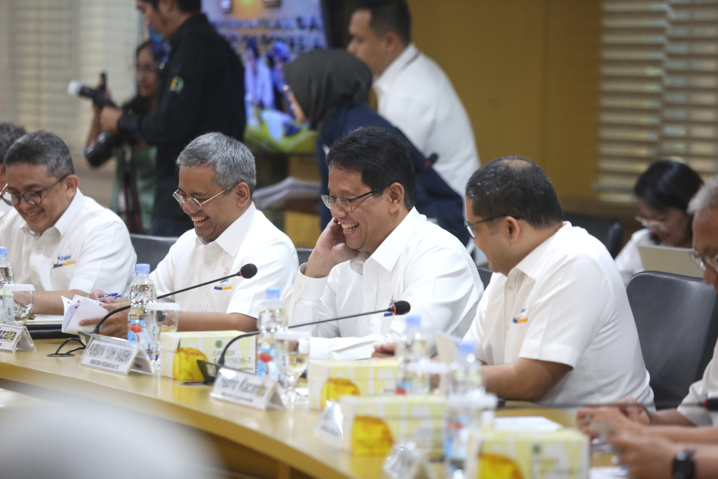 Menteri Keuangan Purbaya Yudhi Sadewa mengikuti rapat kerja dengan Komite IV DPD RI membahas UU HKPD (Ashar/SinPo.id)