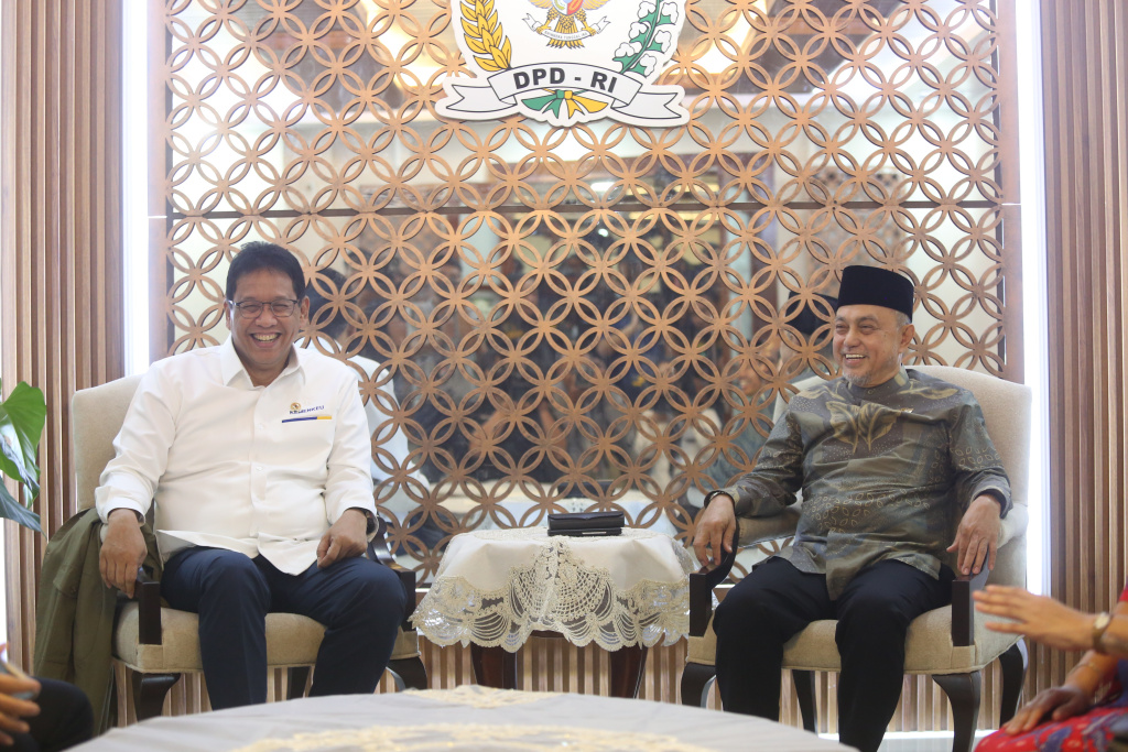 Menteri Keuangan Purbaya Yudhi Sadewa mengikuti rapat kerja dengan Komite IV DPD RI membahas UU HKPD (Ashar/SinPo.id)