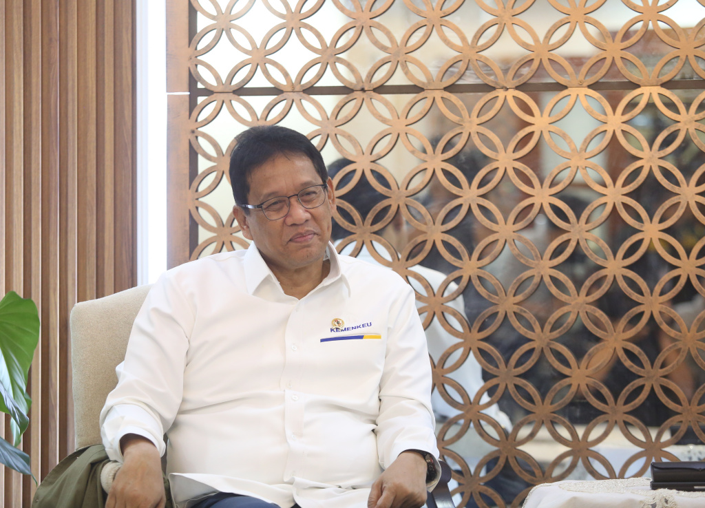 Menteri Keuangan Purbaya Yudhi Sadewa mengikuti rapat kerja dengan Komite IV DPD RI membahas UU HKPD (Ashar/SinPo.id)