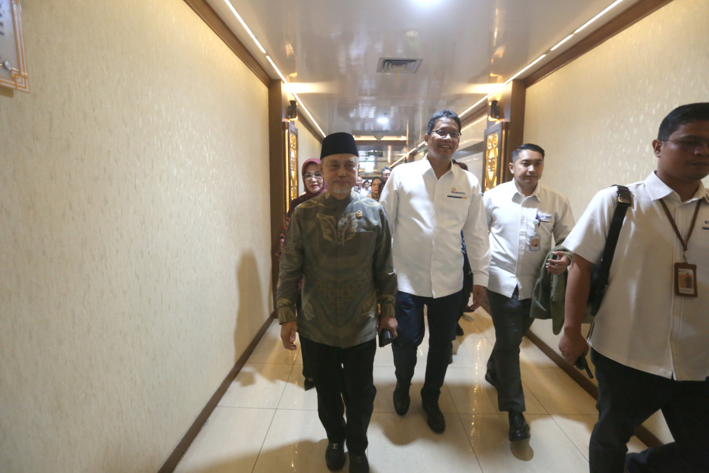 Menteri Keuangan Purbaya Yudhi Sadewa mengikuti rapat kerja dengan Komite IV DPD RI membahas UU HKPD (Ashar/SinPo.id)
