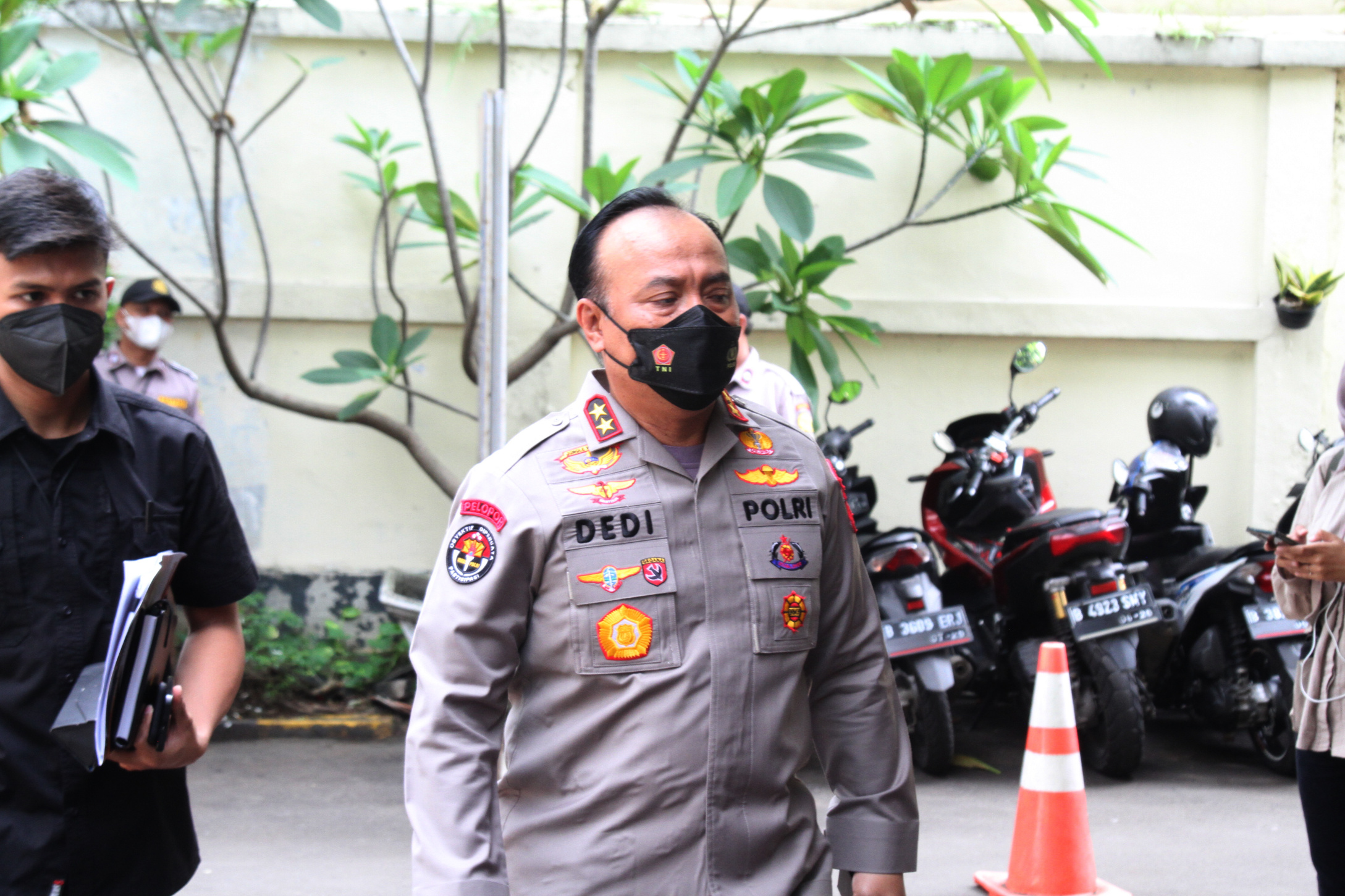 Ketua Komnas HAM Ahmad Taufan Damanik dan Didampingi Tim Forensik Polri (Ashar/SinPo.id)